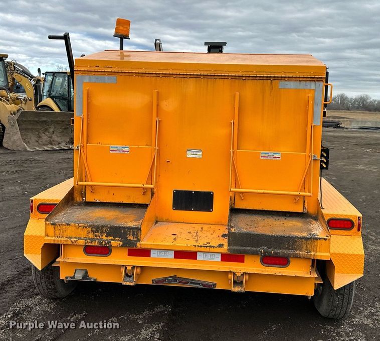 image for item OF9183 2020 KM International KM8000TEDD  asphalt hotbox