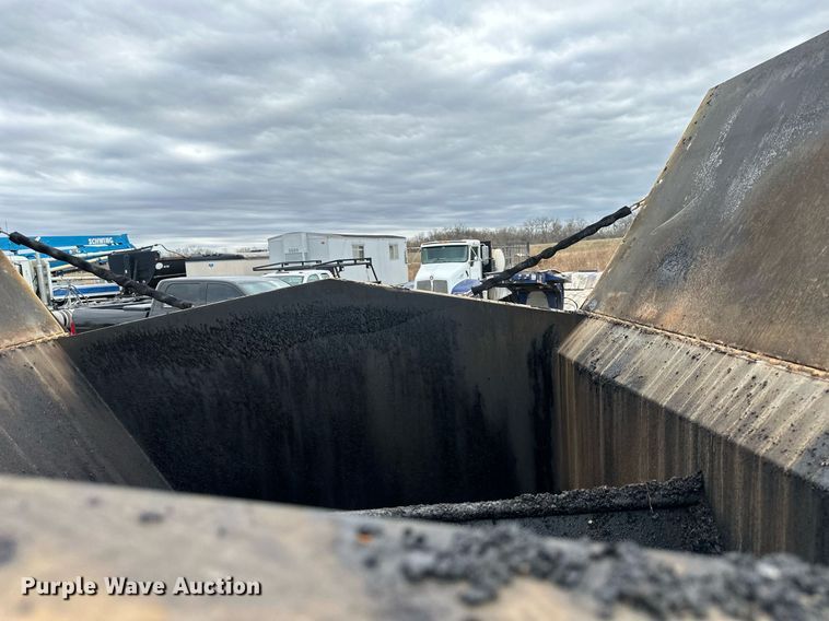 image for item OF9183 2020 KM International KM8000TEDD  asphalt hotbox