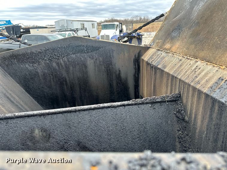 image for item OF9183 2020 KM International KM8000TEDD  asphalt hotbox