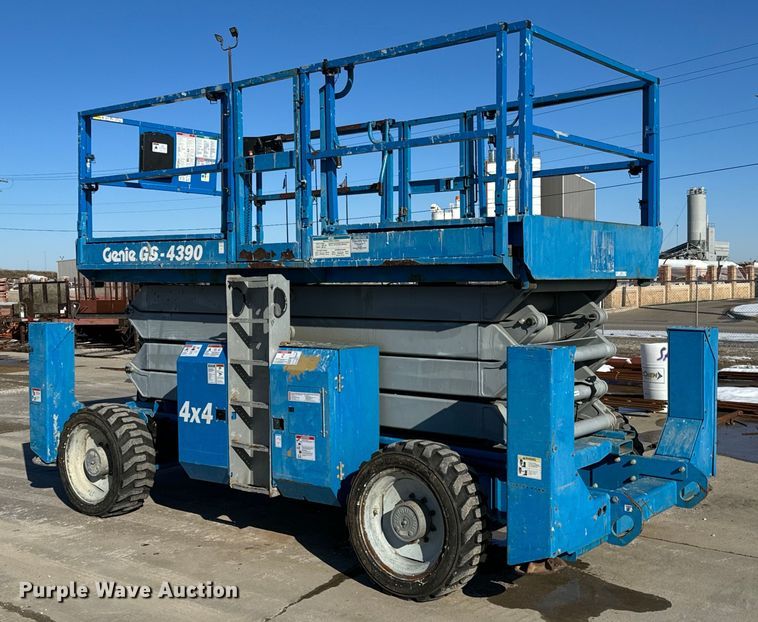 image for item OF9638 2007 Genie GS-4390  scissor lift
