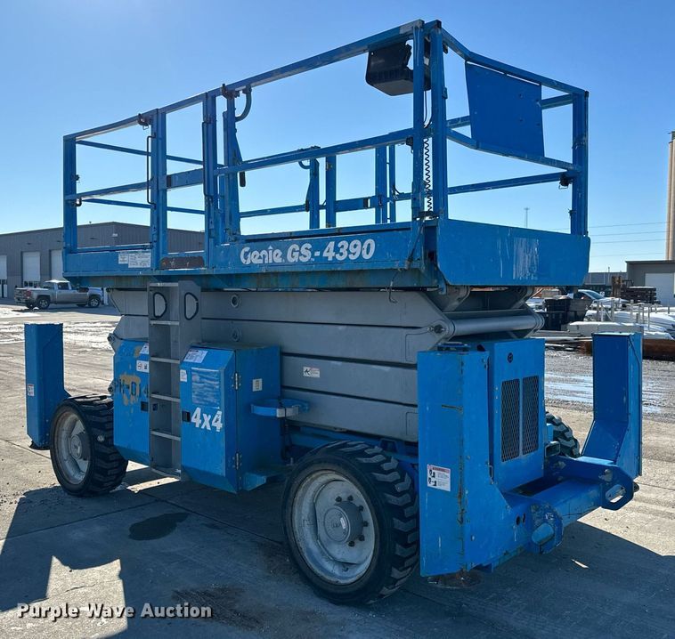 image for item OF9638 2007 Genie GS-4390  scissor lift