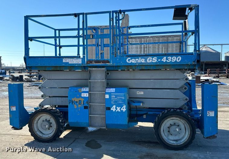 image for item OF9638 2007 Genie GS-4390  scissor lift