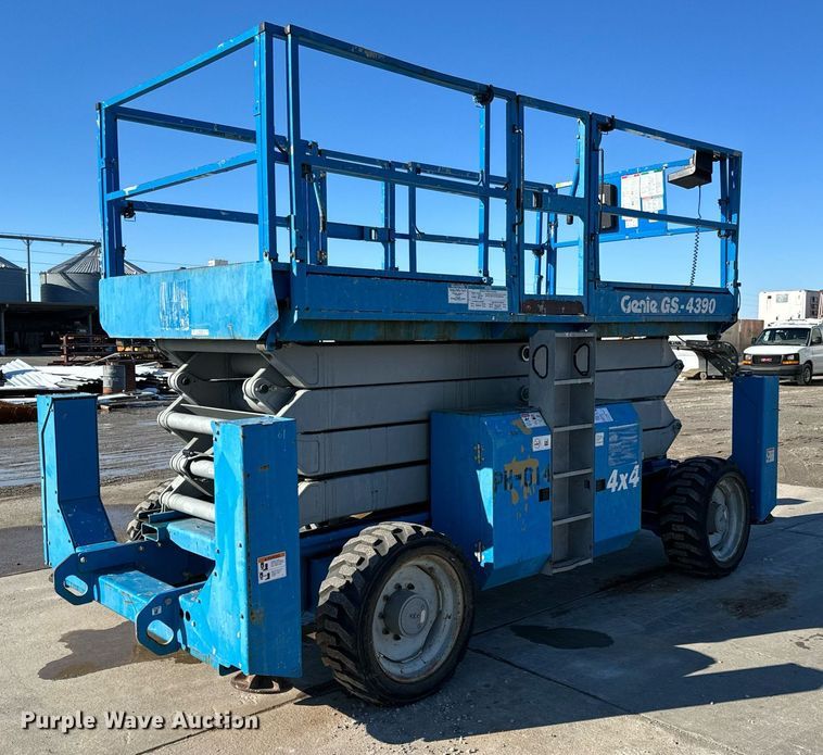 image for item OF9638 2007 Genie GS-4390  scissor lift