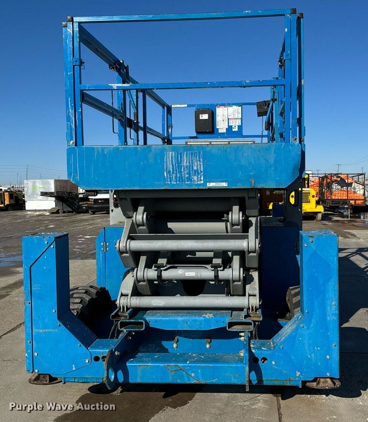 image for item OF9638 2007 Genie GS-4390  scissor lift