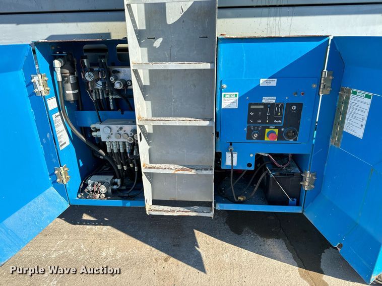 image for item OF9638 2007 Genie GS-4390  scissor lift
