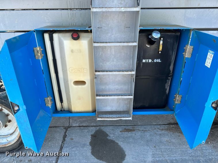 image for item OF9638 2007 Genie GS-4390  scissor lift