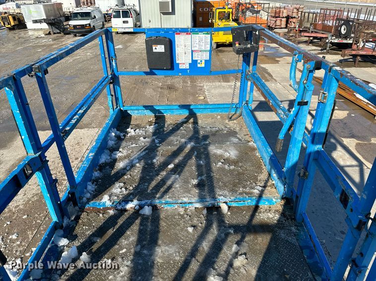 image for item OF9638 2007 Genie GS-4390  scissor lift