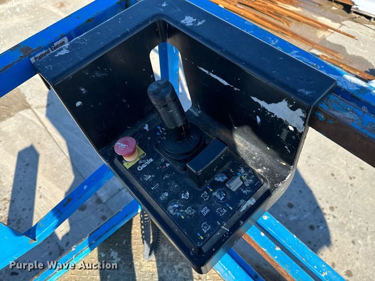 image for item OF9638 2007 Genie GS-4390  scissor lift