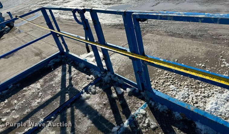 image for item OF9638 2007 Genie GS-4390  scissor lift