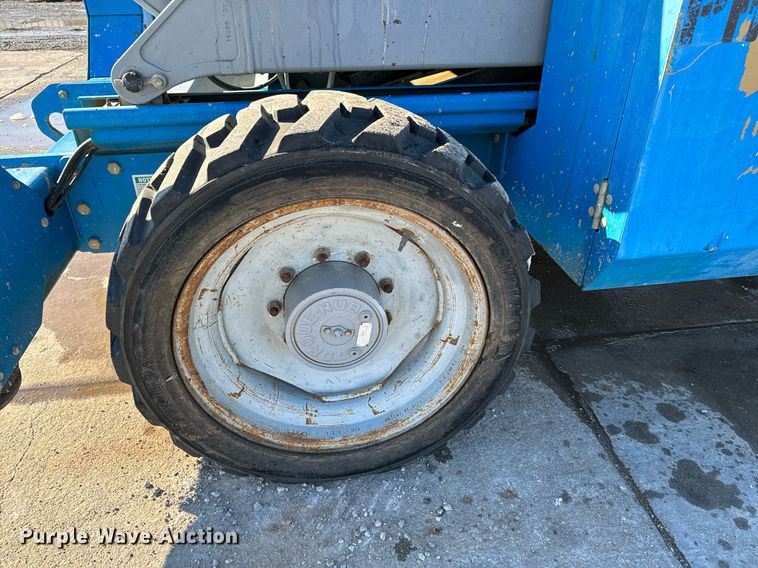 image for item OF9638 2007 Genie GS-4390  scissor lift