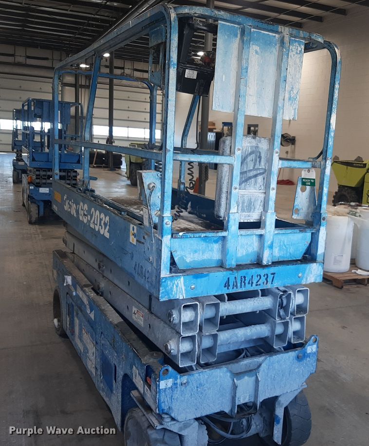 image for item OF9639 Genie GS-2032  scissor lift