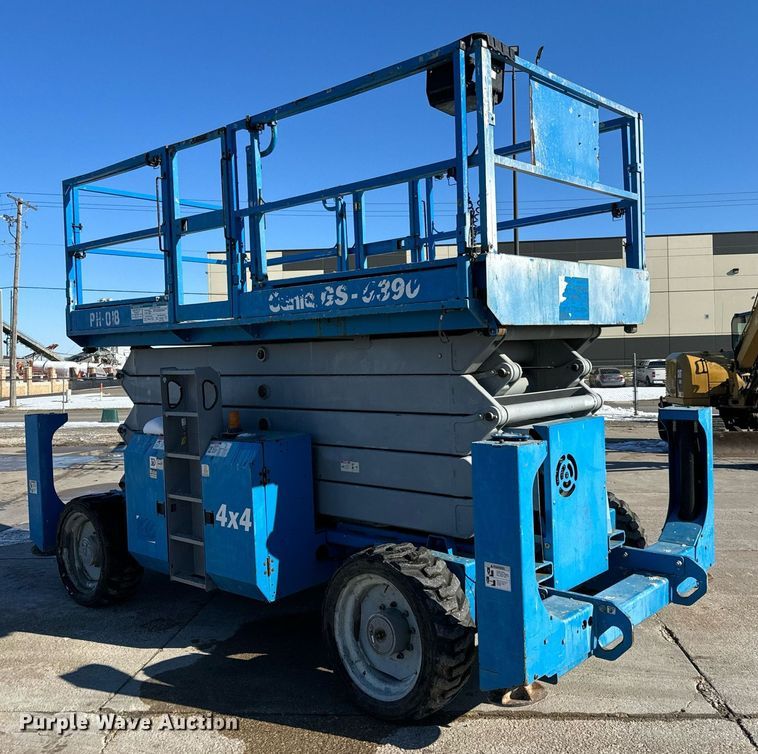 image for item OF9648 2008 Genie GS-5390  scissor lift