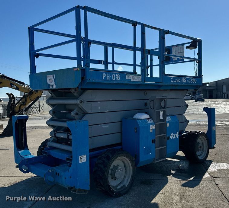 image for item OF9648 2008 Genie GS-5390  scissor lift