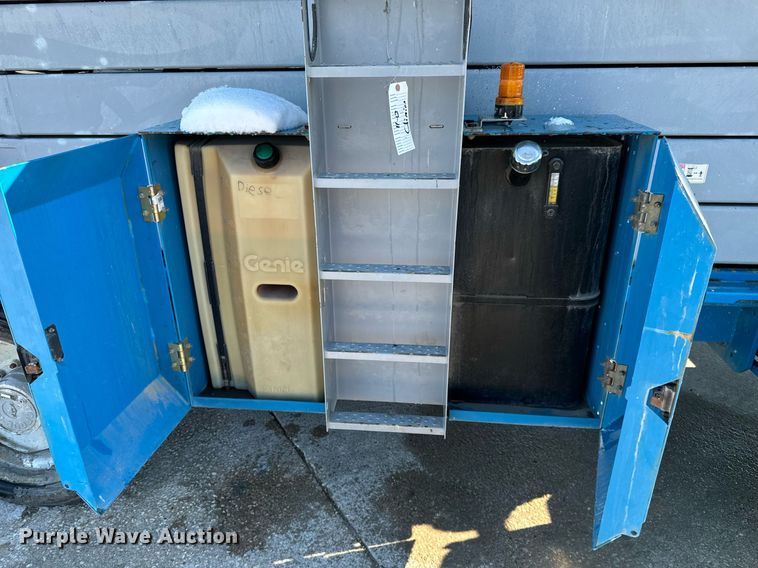 image for item OF9648 2008 Genie GS-5390  scissor lift