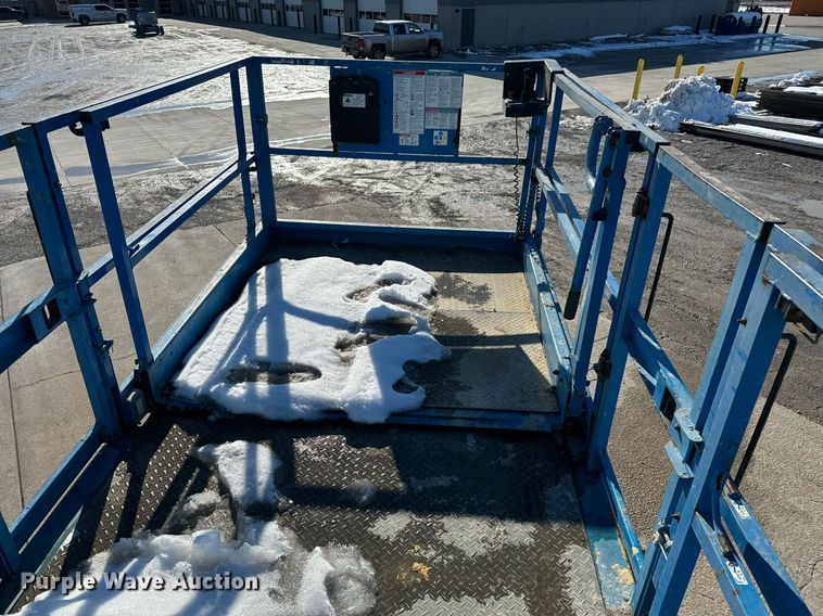 image for item OF9648 2008 Genie GS-5390  scissor lift