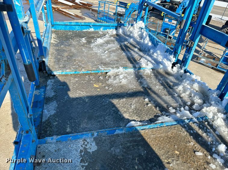 image for item OF9648 2008 Genie GS-5390  scissor lift