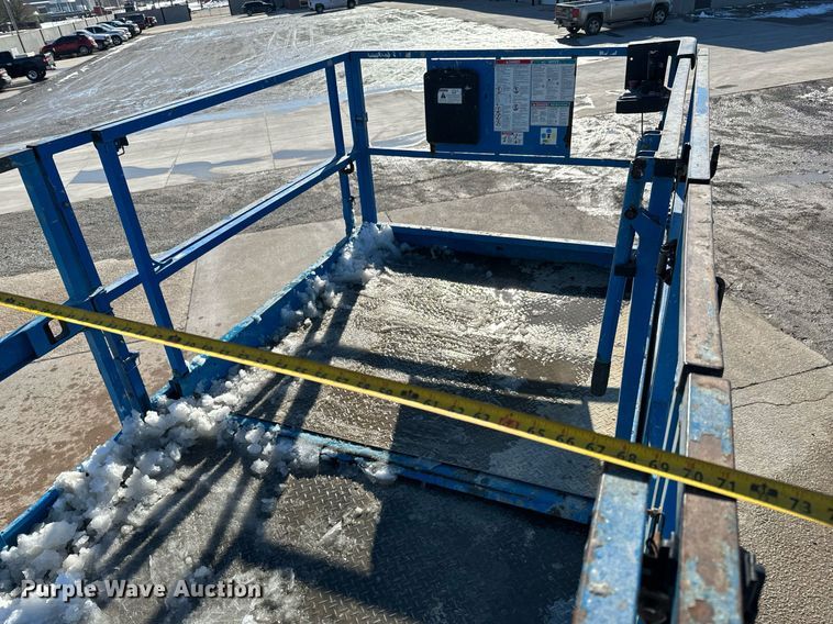 image for item OF9648 2008 Genie GS-5390  scissor lift