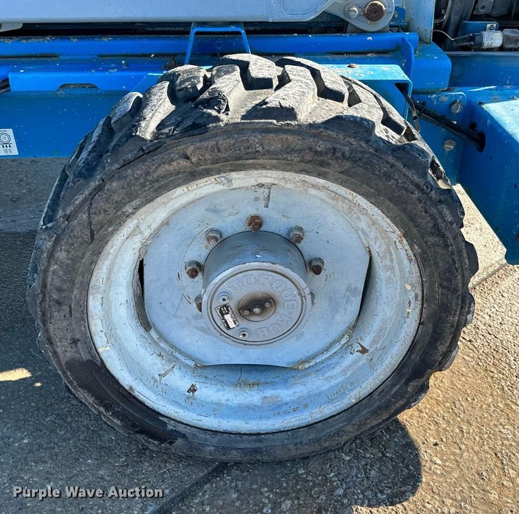 image for item OF9648 2008 Genie GS-5390  scissor lift