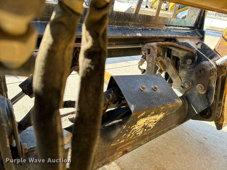 image for item OF9653 2013 Caterpillar 262C Series 2  skid steer loader