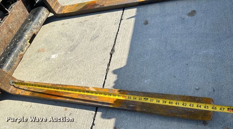 image for item OF9653 2013 Caterpillar 262C Series 2  skid steer loader