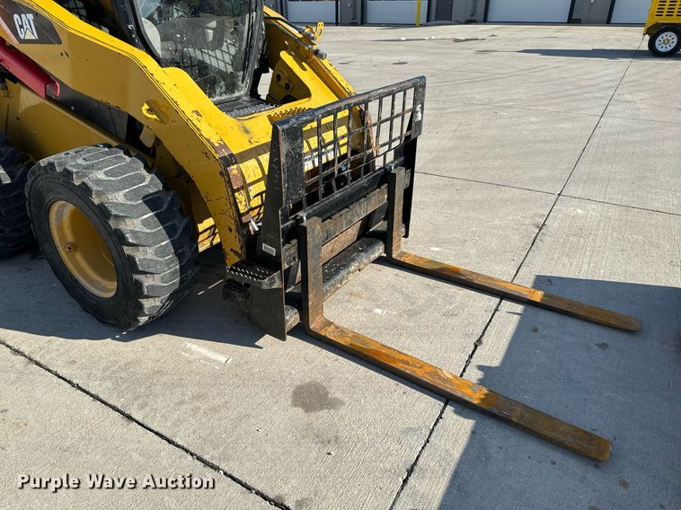 image for item OF9653 2013 Caterpillar 262C Series 2  skid steer loader