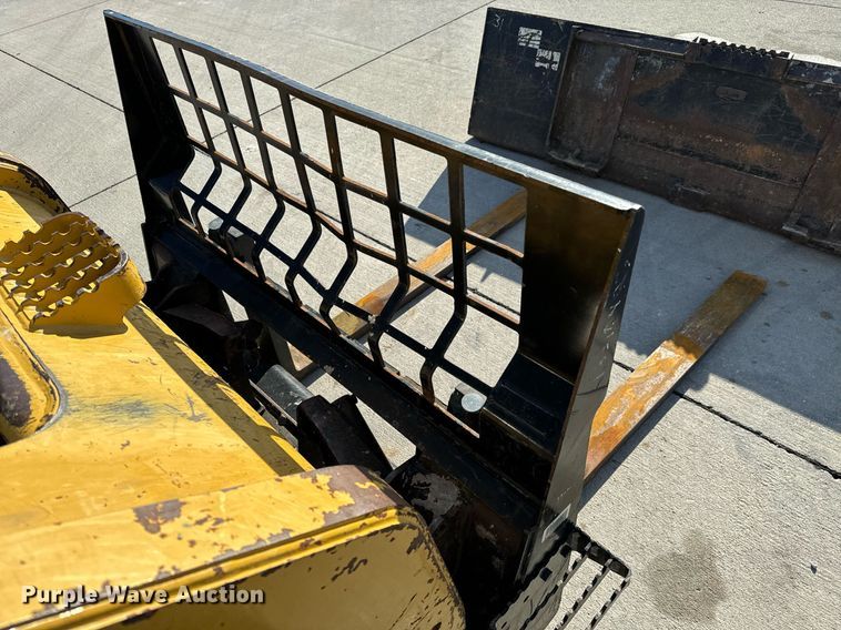 image for item OF9653 2013 Caterpillar 262C Series 2  skid steer loader