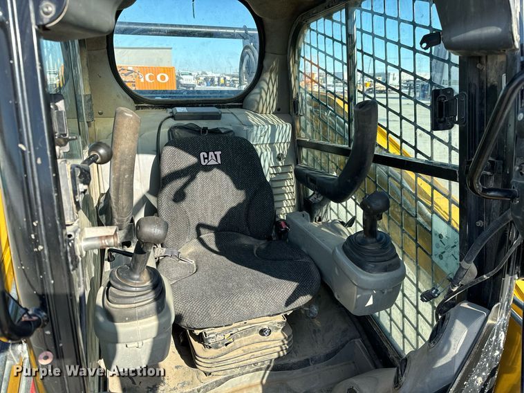 image for item OF9653 2013 Caterpillar 262C Series 2  skid steer loader