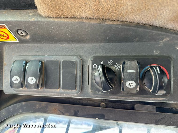 image for item OF9653 2013 Caterpillar 262C Series 2  skid steer loader