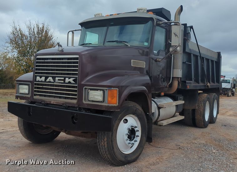 image for item OL9185 2005 Mack CHN613  dump truck