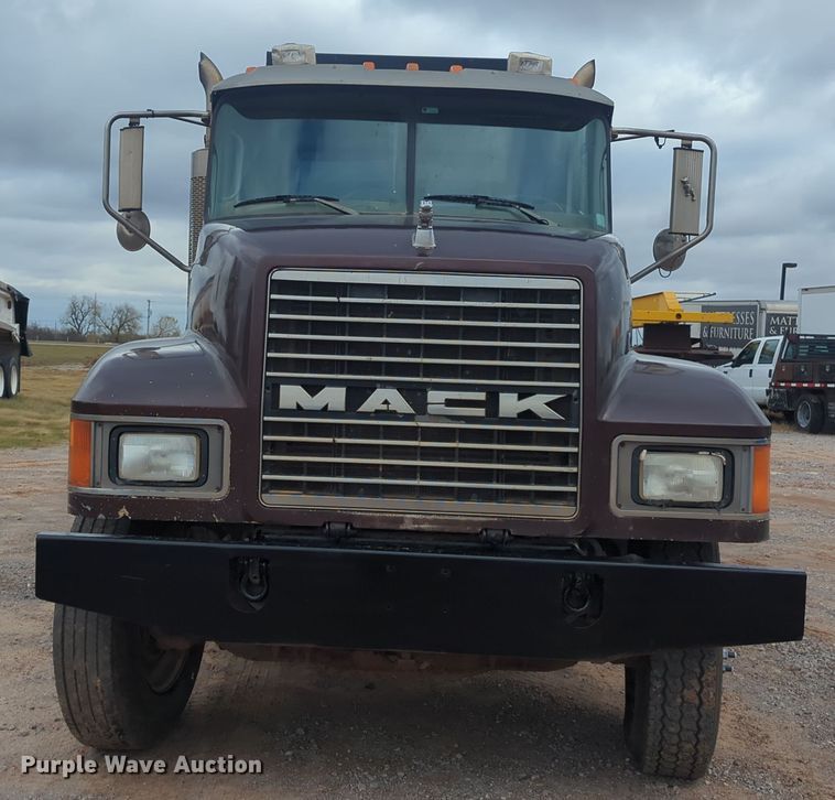 image for item OL9185 2005 Mack CHN613  dump truck