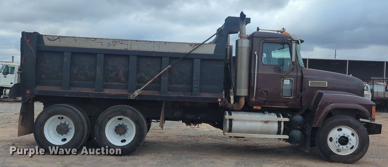 image for item OL9185 2005 Mack CHN613  dump truck