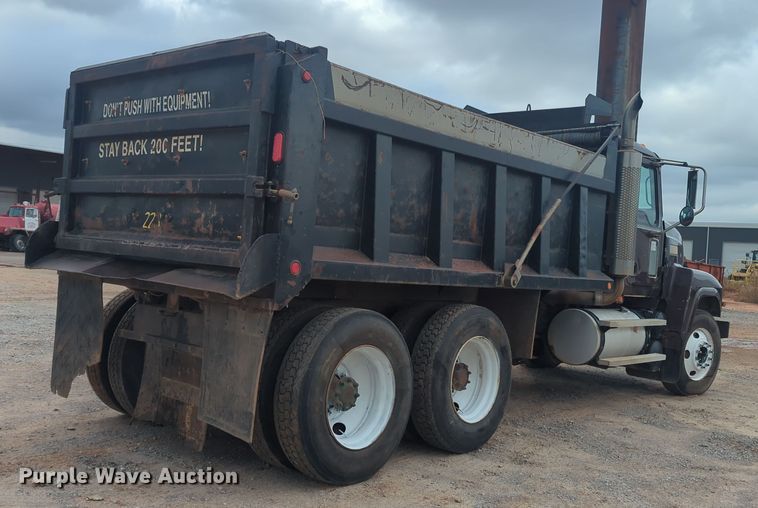 image for item OL9185 2005 Mack CHN613  dump truck