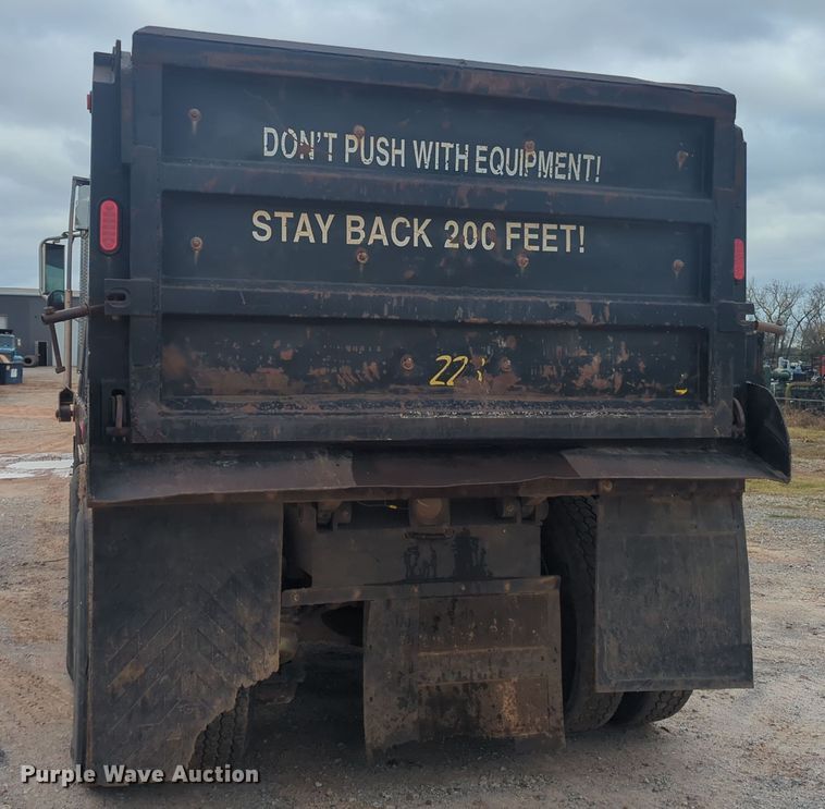 image for item OL9185 2005 Mack CHN613  dump truck