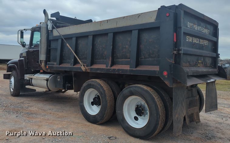 image for item OL9185 2005 Mack CHN613  dump truck