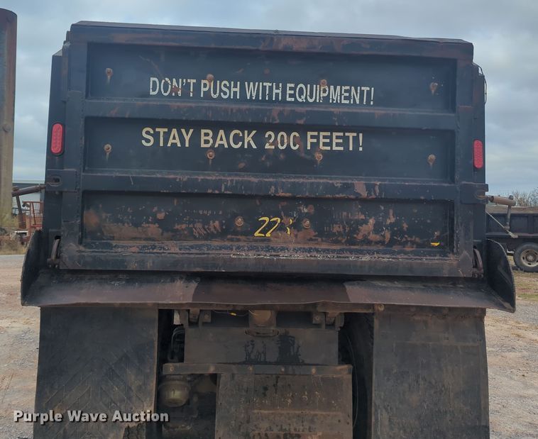 image for item OL9185 2005 Mack CHN613  dump truck