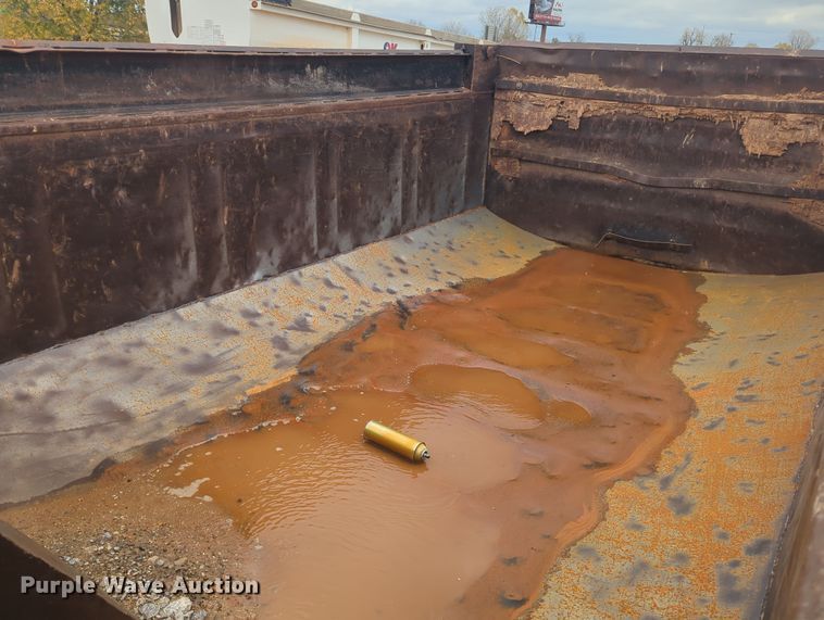 image for item OL9185 2005 Mack CHN613  dump truck