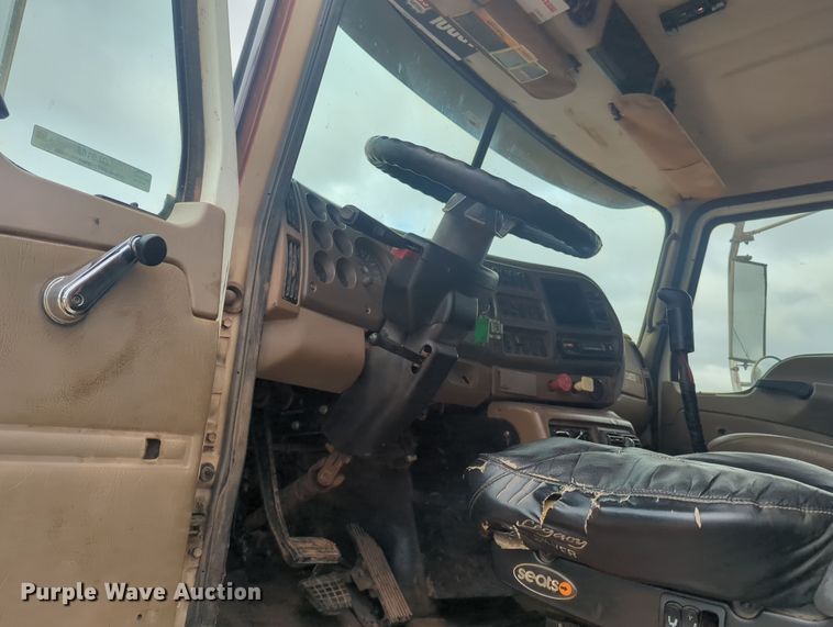 image for item OL9185 2005 Mack CHN613  dump truck