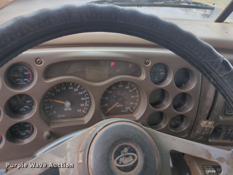 image for item OL9185 2005 Mack CHN613  dump truck