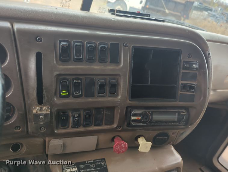 image for item OL9185 2005 Mack CHN613  dump truck