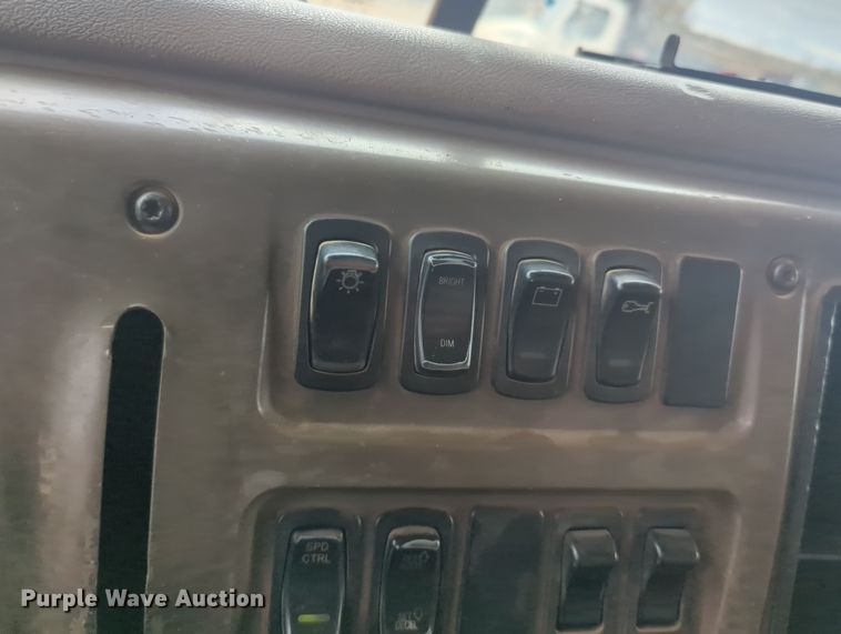 image for item OL9185 2005 Mack CHN613  dump truck