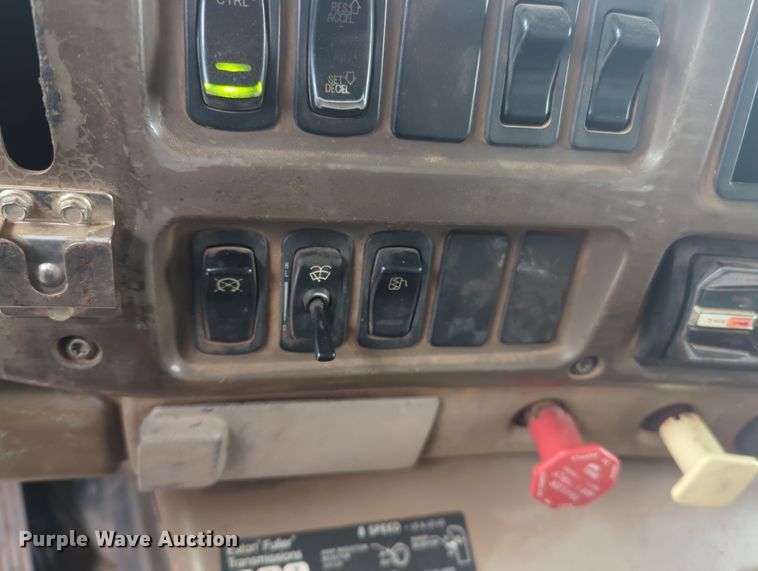 image for item OL9185 2005 Mack CHN613  dump truck