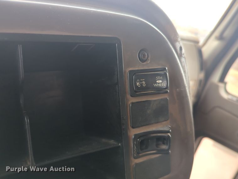 image for item OL9185 2005 Mack CHN613  dump truck