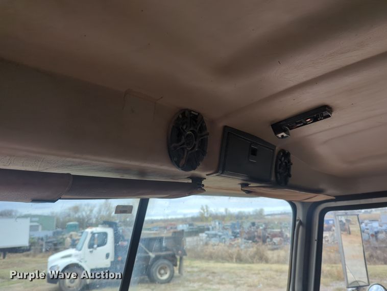 image for item OL9185 2005 Mack CHN613  dump truck