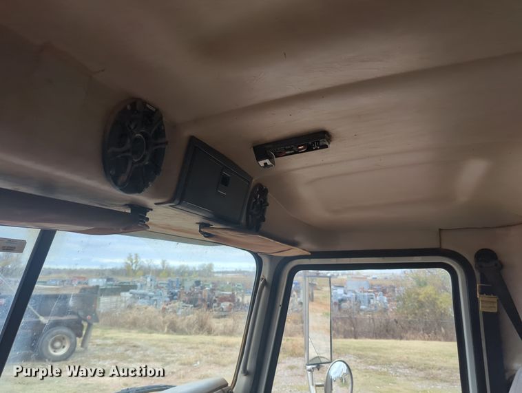 image for item OL9185 2005 Mack CHN613  dump truck