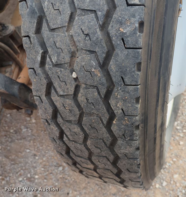 image for item OL9185 2005 Mack CHN613  dump truck