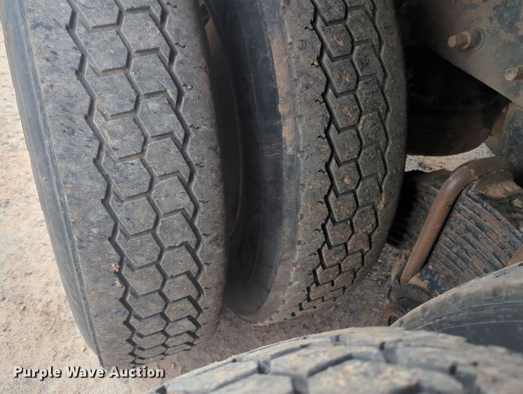 image for item OL9185 2005 Mack CHN613  dump truck