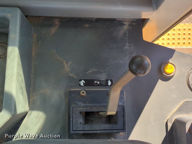 image for item OL9188 2006 John Deere  655C track loader