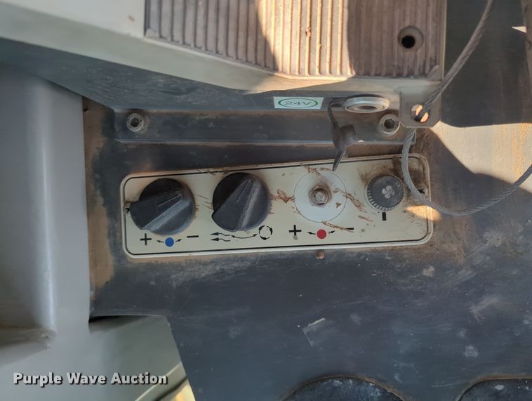 image for item OL9188 2006 John Deere  655C track loader