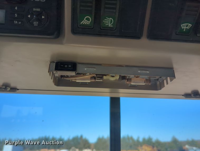 image for item OL9188 2006 John Deere  655C track loader