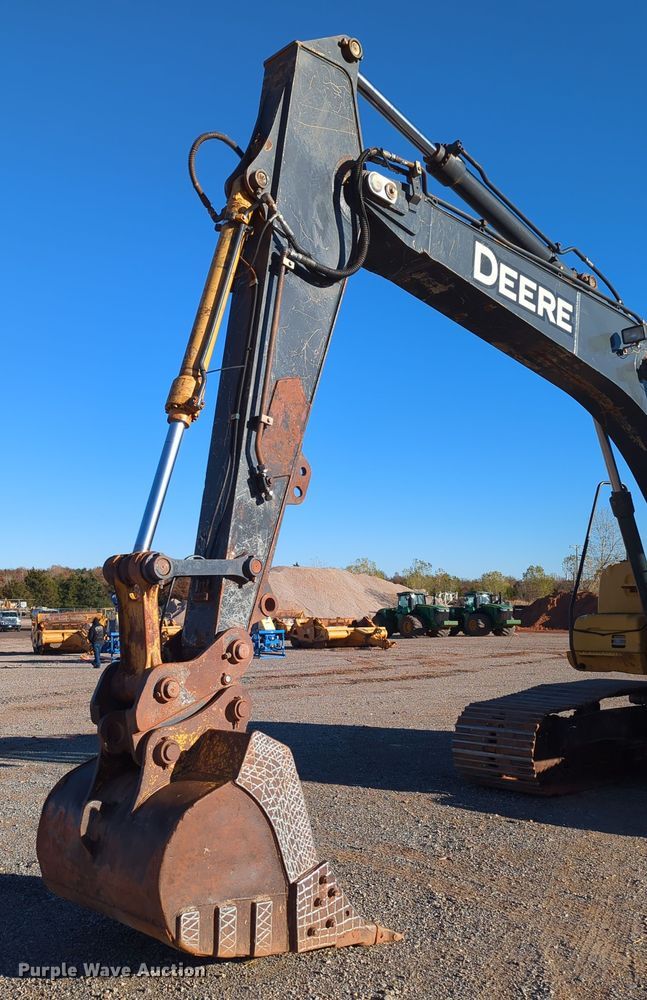 image for item OL9189 2012 John Deere 210G LC  excavator